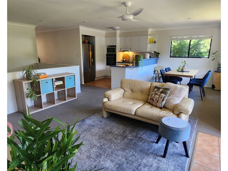 2/162 Sylvan Drive, Moore Park Beach QLD 4670