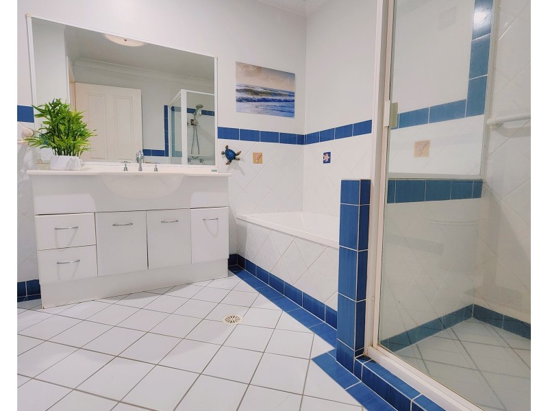 2/162 Sylvan Drive, Moore Park Beach QLD 4670
