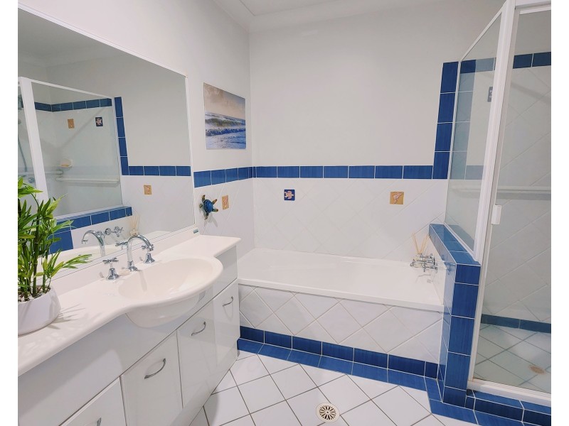 2/162 Sylvan Drive, Moore Park Beach QLD 4670