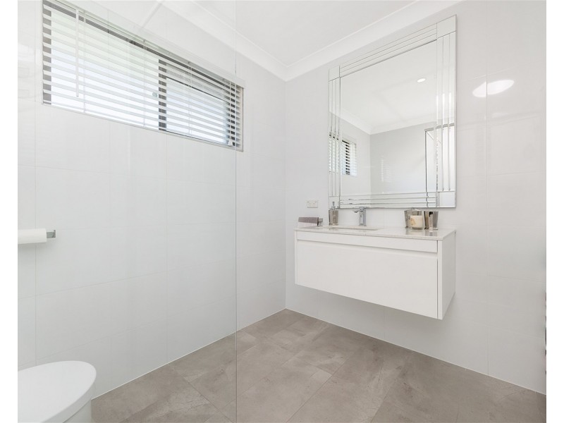 22 Newport Drive, Newport QLD 4020