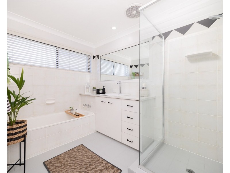 22 Newport Drive, Newport QLD 4020