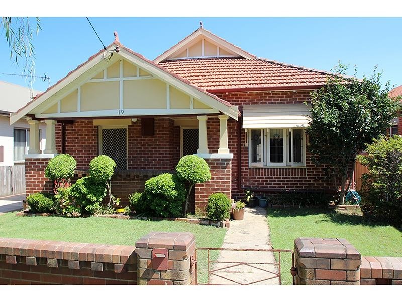 19 Hebburn Street, Hamilton East NSW 2303