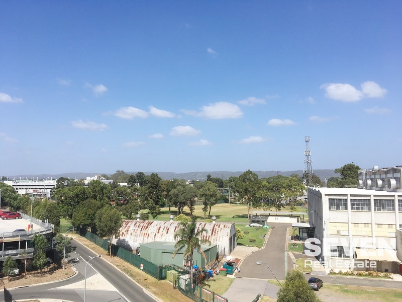 530/1-39 Lord Sheffield Circuit, Penrith NSW 2750