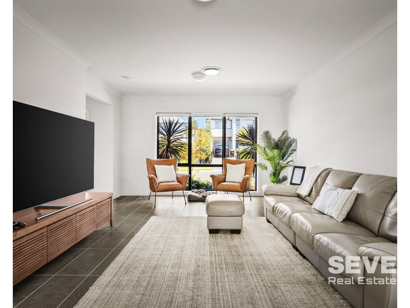 68 Hennessy Avenue, Moorebank NSW 2170