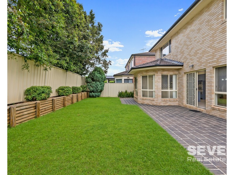 8 Northwood Place, Castle Hill NSW 2154