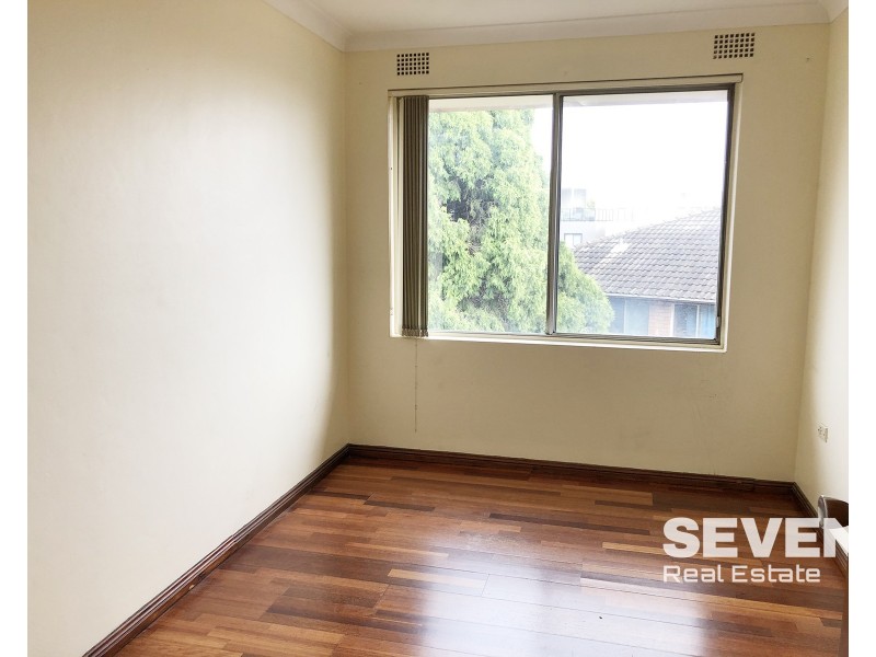 11/4 Mooney Street, Strathfield South NSW 2136