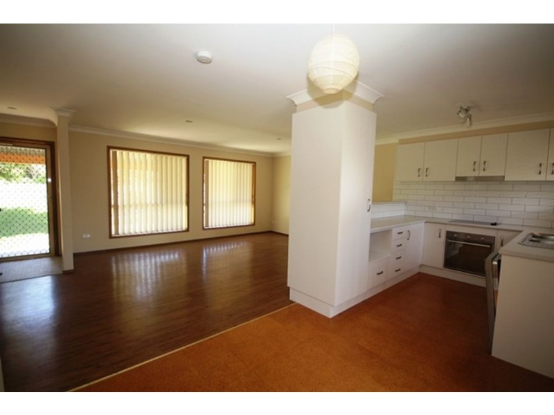 16 Crest Avenue, North Nowra NSW 2541