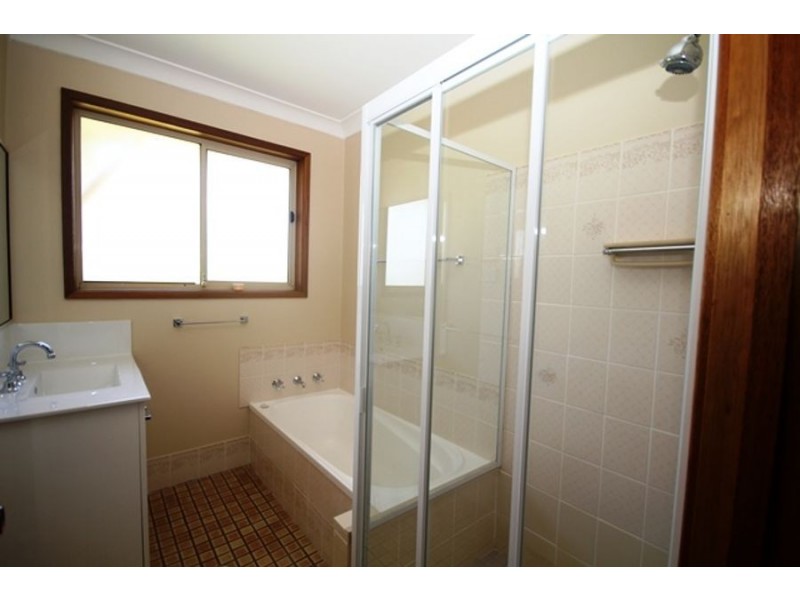 16 Crest Avenue, North Nowra NSW 2541