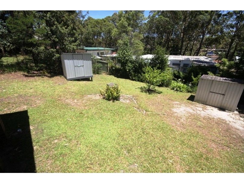 27 Ross Avenue, Narrawallee NSW 2539