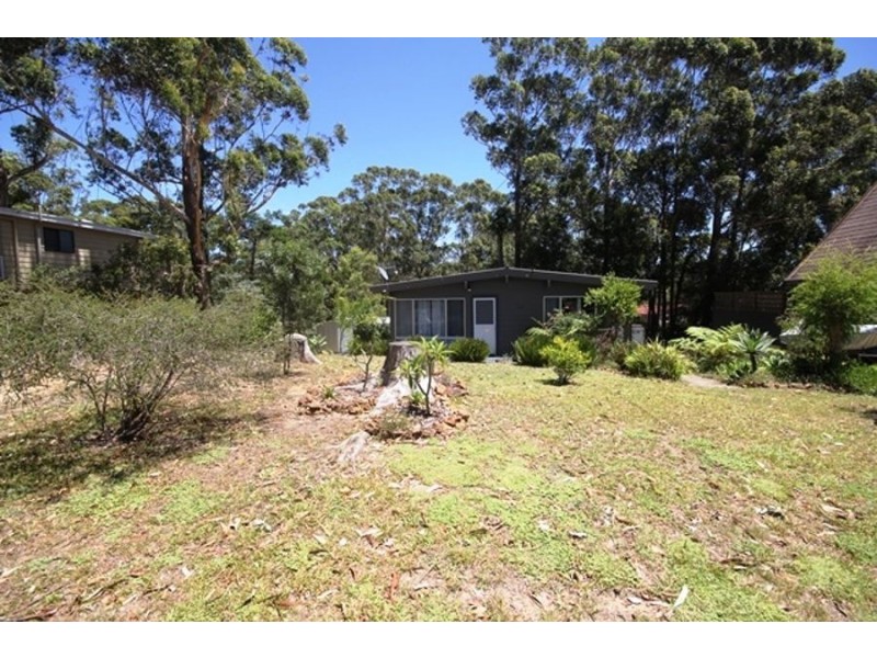 27 Ross Avenue, Narrawallee NSW 2539