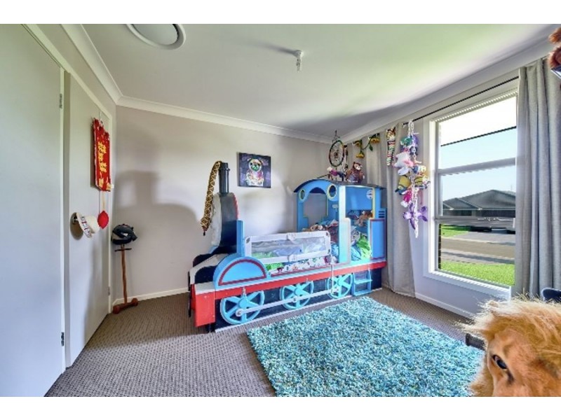 8 Osprey Road, South Nowra NSW 2541