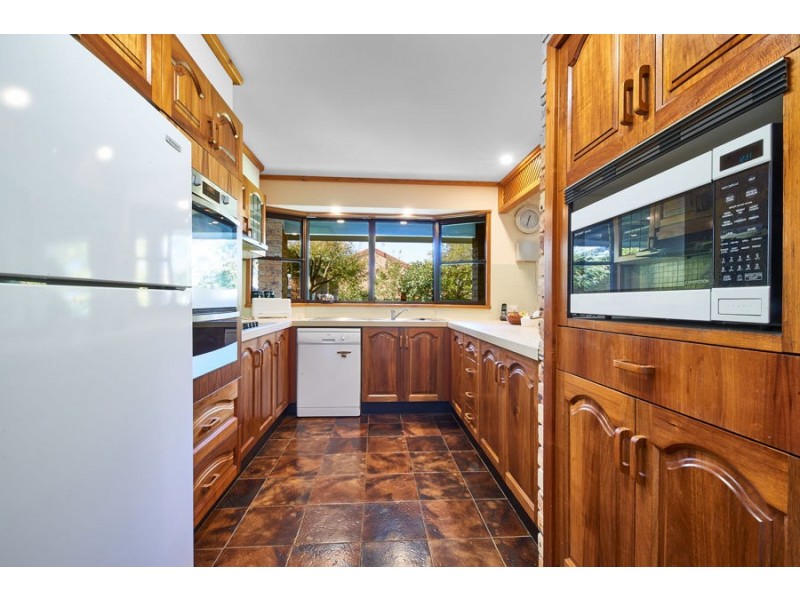 2 Chestnut Avenue, Bomaderry NSW 2541