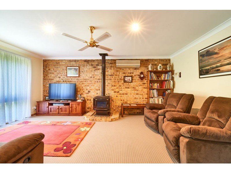 2 Chestnut Avenue, Bomaderry NSW 2541