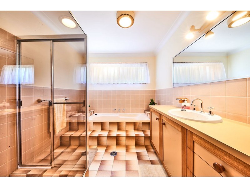 2 Chestnut Avenue, Bomaderry NSW 2541