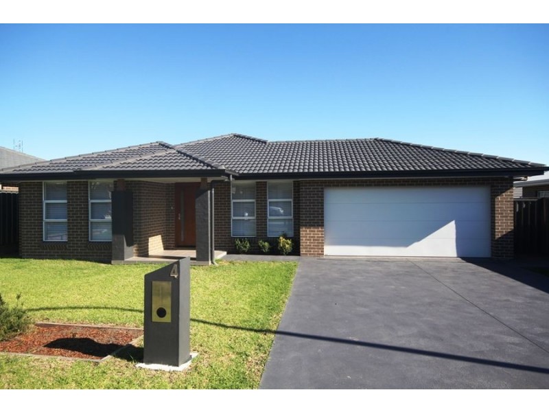 4 Silvereye Close, South Nowra NSW 2541