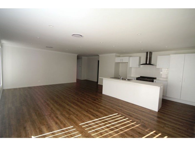 4 Silvereye Close, South Nowra NSW 2541