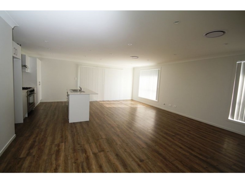 4 Silvereye Close, South Nowra NSW 2541