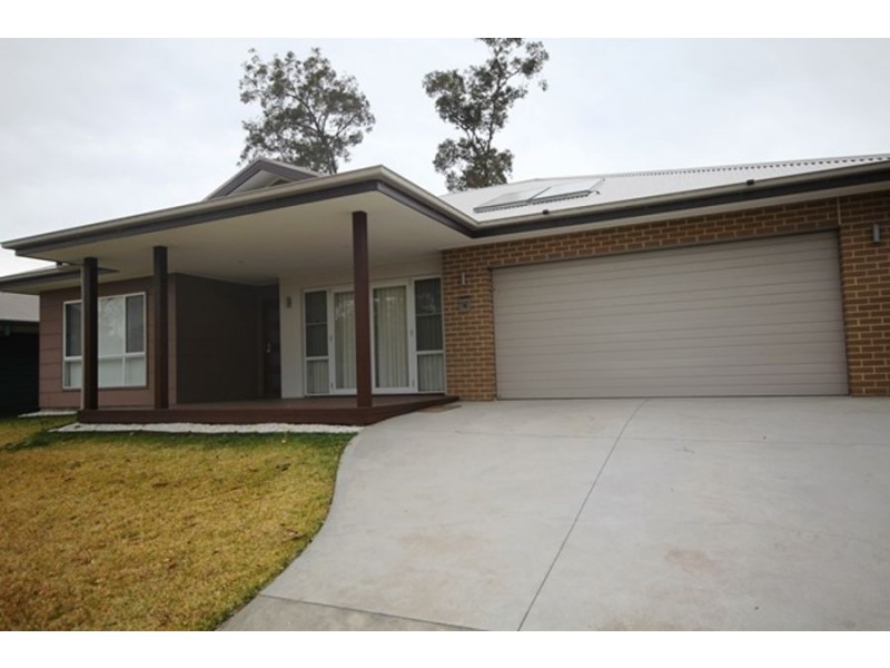 18 Coaster Cct, Vincentia NSW 2540