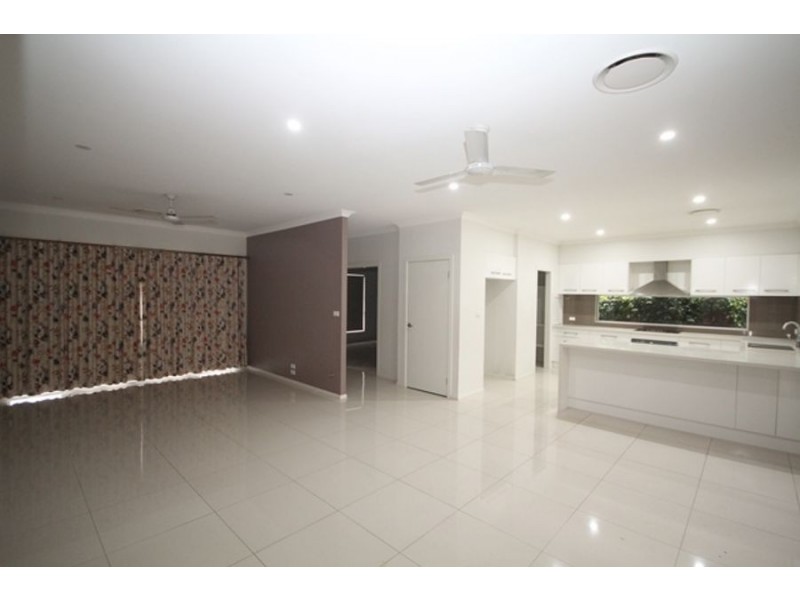 18 Coaster Cct, Vincentia NSW 2540