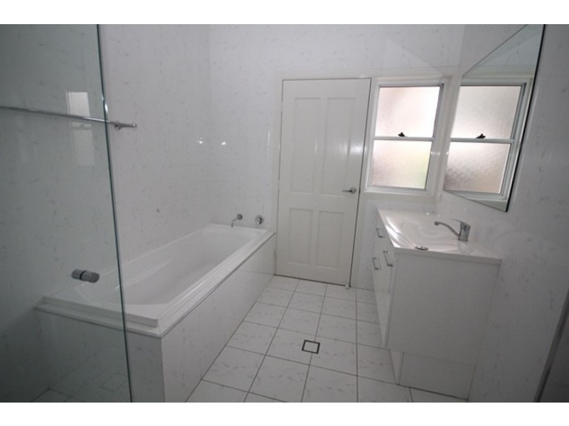 18 Coaster Cct, Vincentia NSW 2540