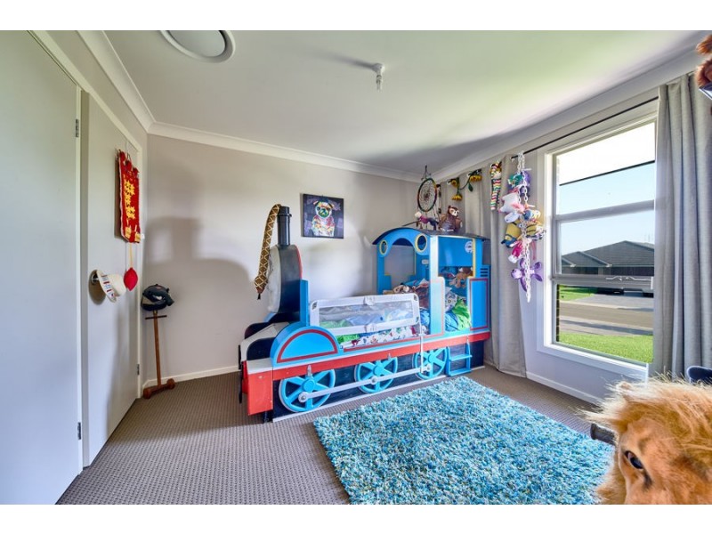 8 Osprey Road, South Nowra NSW 2541