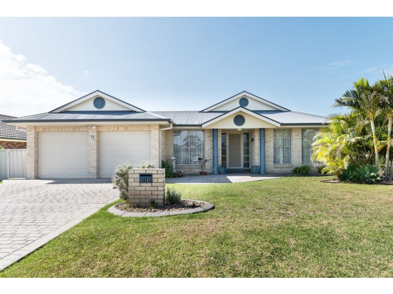 13 Carrington Park Drive, Nowra NSW 2541