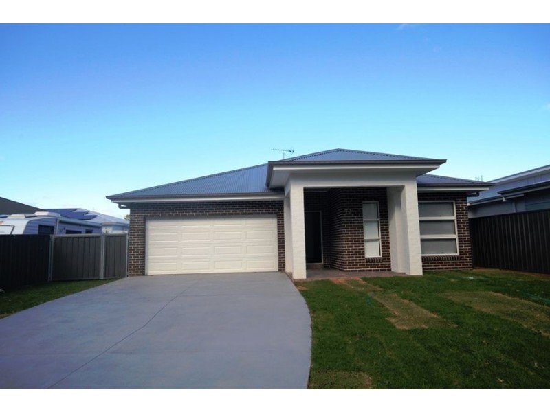 77 Summercloud Crescent, Vincentia NSW 2540