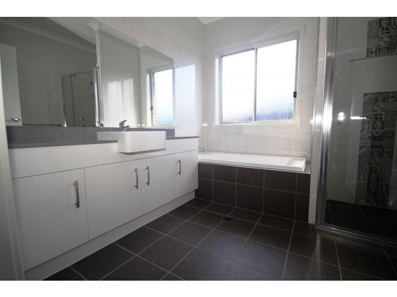 77 Summercloud Crescent, Vincentia NSW 2540