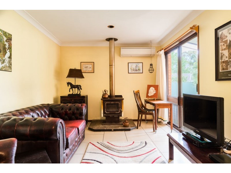 10 Cavalier Pde, Bomaderry NSW 2541