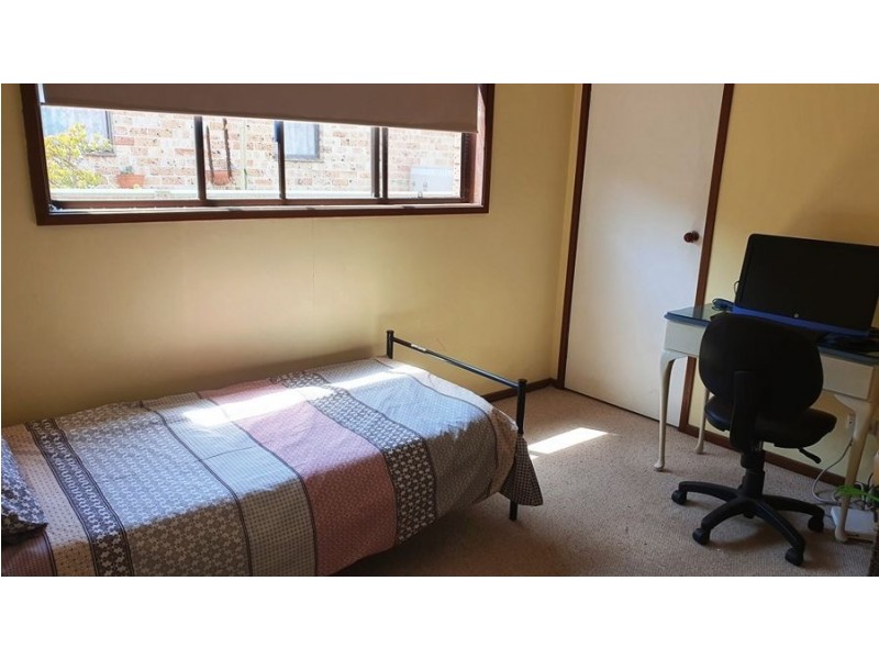 10 Cavalier Pde, Bomaderry NSW 2541