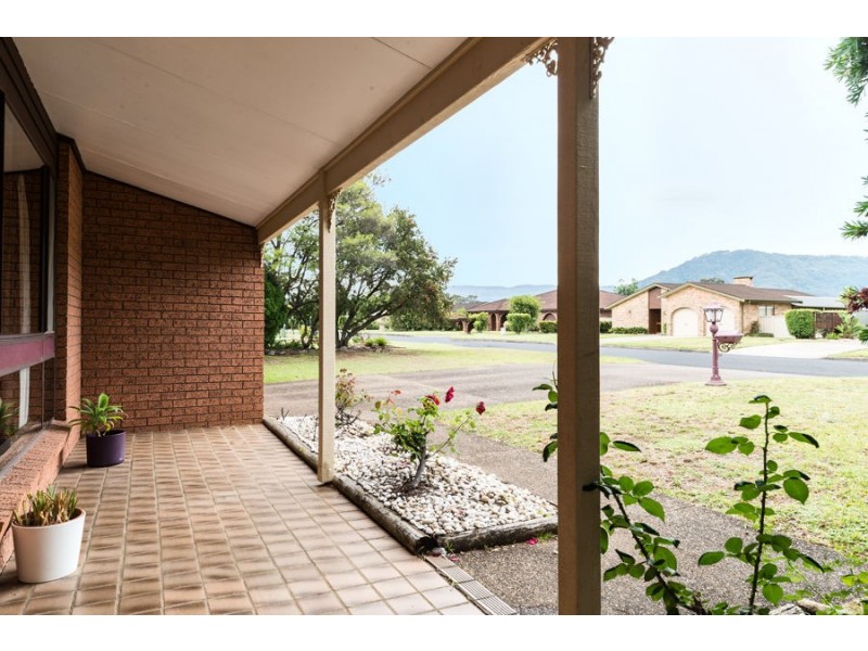 10 Cavalier Pde, Bomaderry NSW 2541