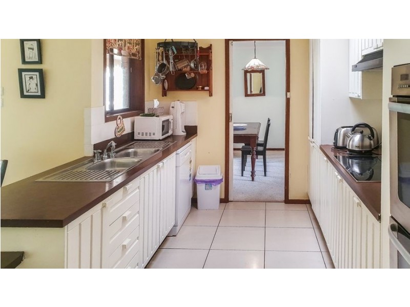 10 Cavalier Pde, Bomaderry NSW 2541