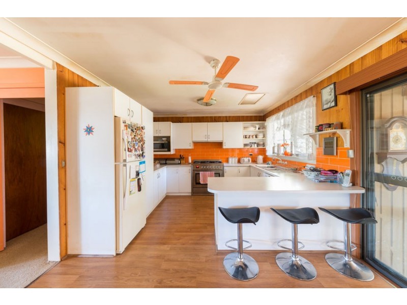 17 McDonald Ave, Nowra NSW 2541