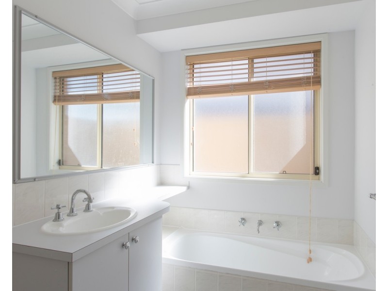 12 Riviera Avenue, Sussex Inlet NSW 2540