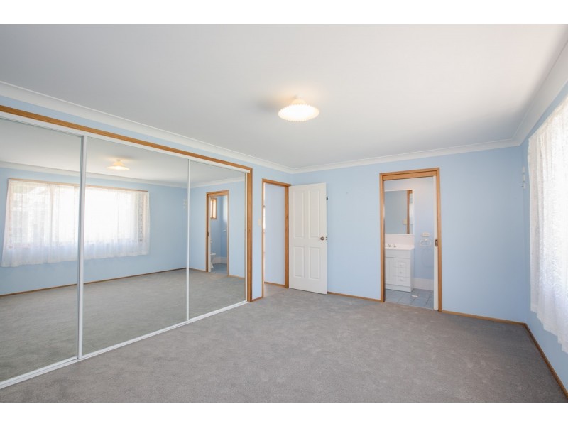 31 Basin View Parade, Basin View NSW 2540