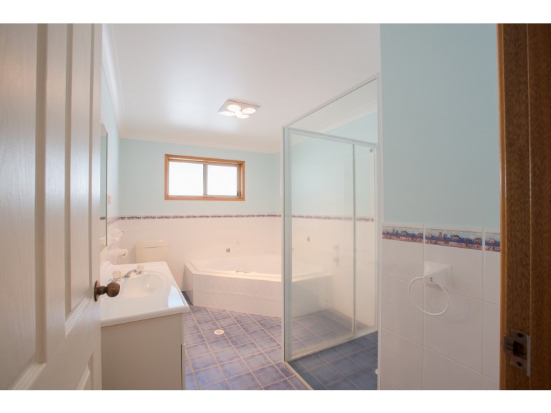 31 Basin View Parade, Basin View NSW 2540
