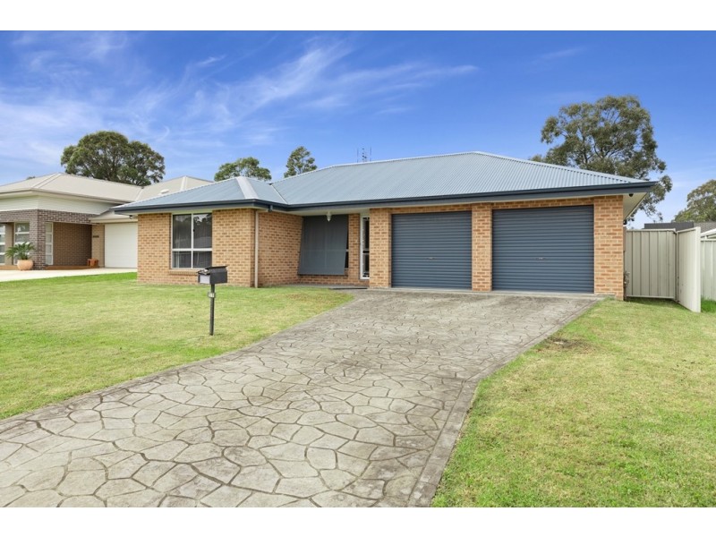 11 Denbigh Place, South Nowra NSW 2541