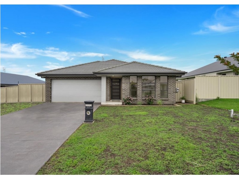 17 Jindalee Crescent, Nowra NSW 2541