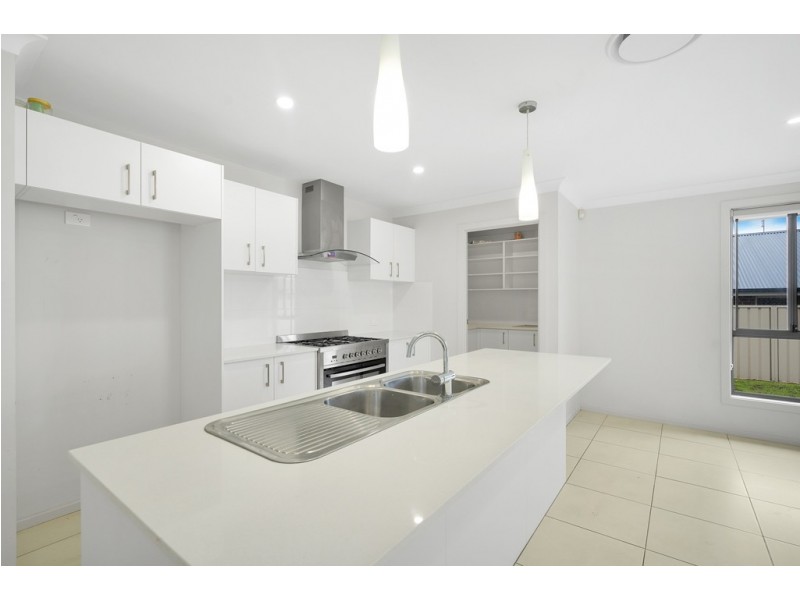 17 Jindalee Crescent, Nowra NSW 2541