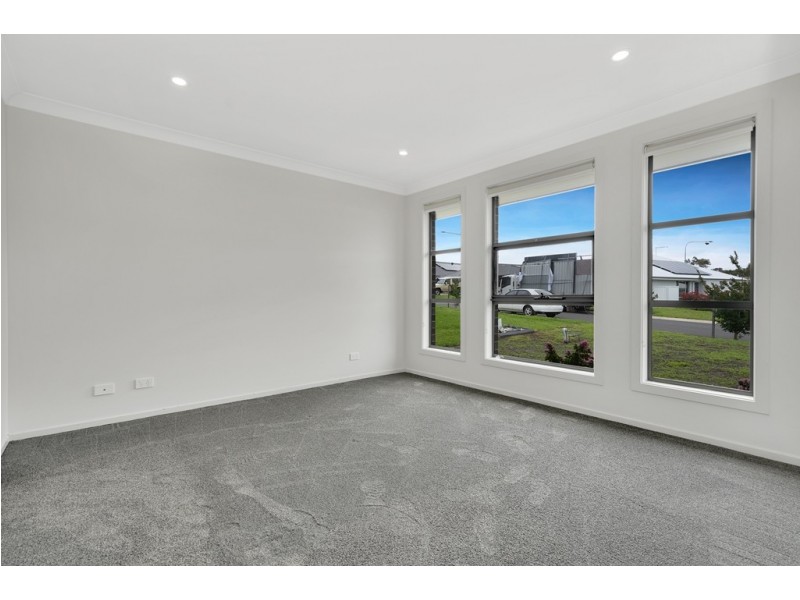 17 Jindalee Crescent, Nowra NSW 2541