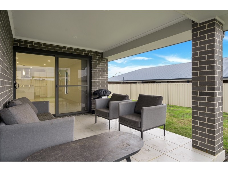 17 Jindalee Crescent, Nowra NSW 2541