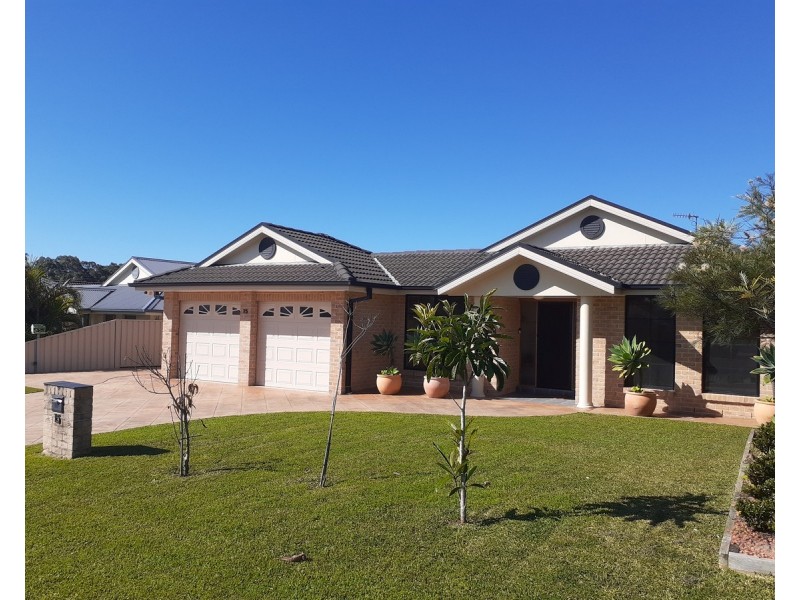 15 Carrington Park Drive, Nowra NSW 2541