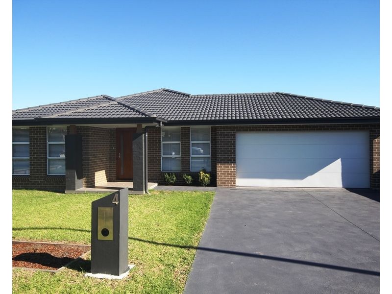 4 Silvereye Close, South Nowra NSW 2541