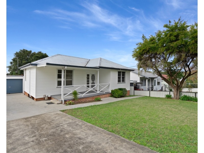 4 ELIZABETH AVENUE, Nowra NSW 2541