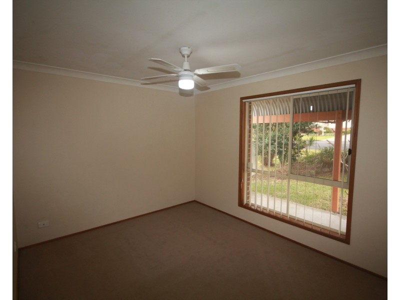 16 Crest Avenue, North Nowra NSW 2541