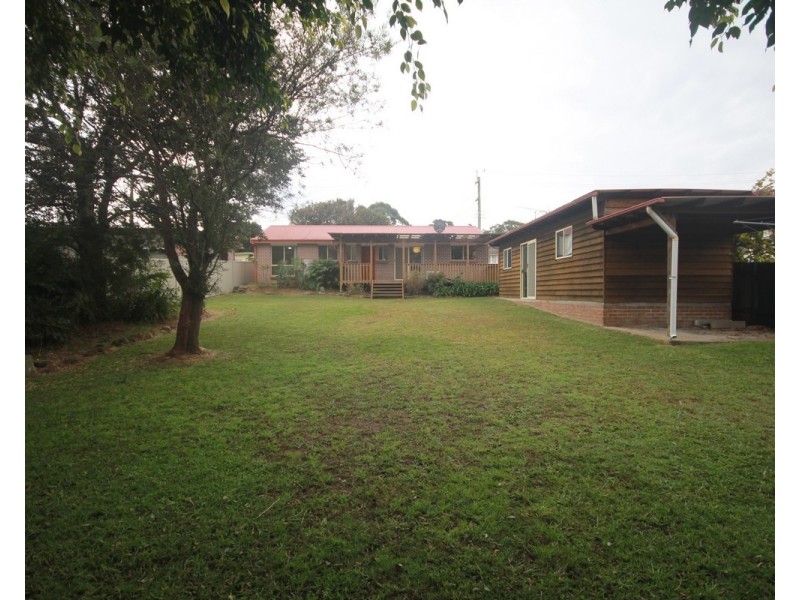 16 Crest Avenue, North Nowra NSW 2541