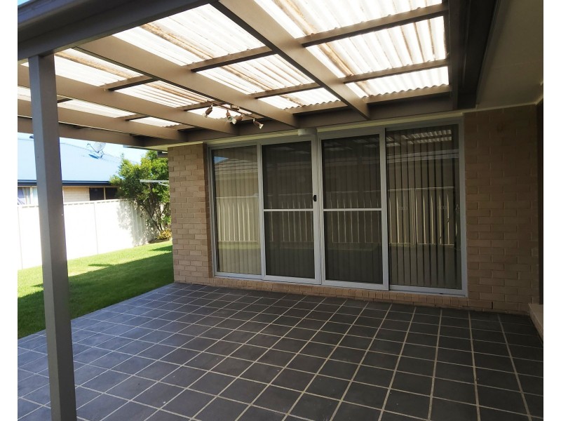 2/1 Palm Lilly Close, Worrigee NSW 2540