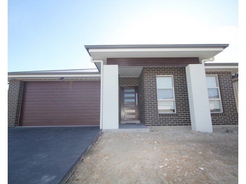 8 Aspromonte Drive, South Nowra NSW 2541