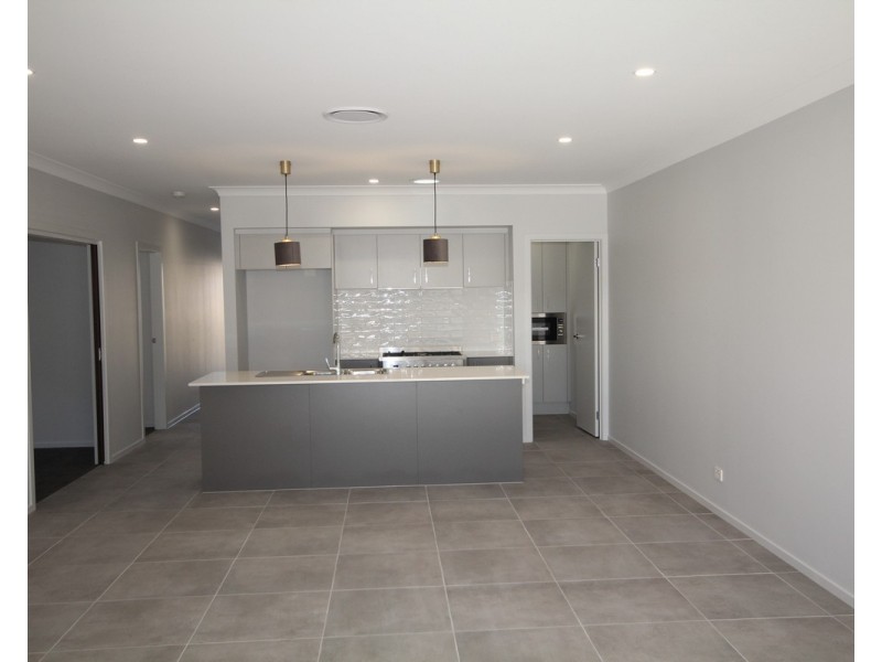 8 Aspromonte Drive, South Nowra NSW 2541