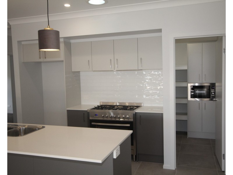 8 Aspromonte Drive, South Nowra NSW 2541
